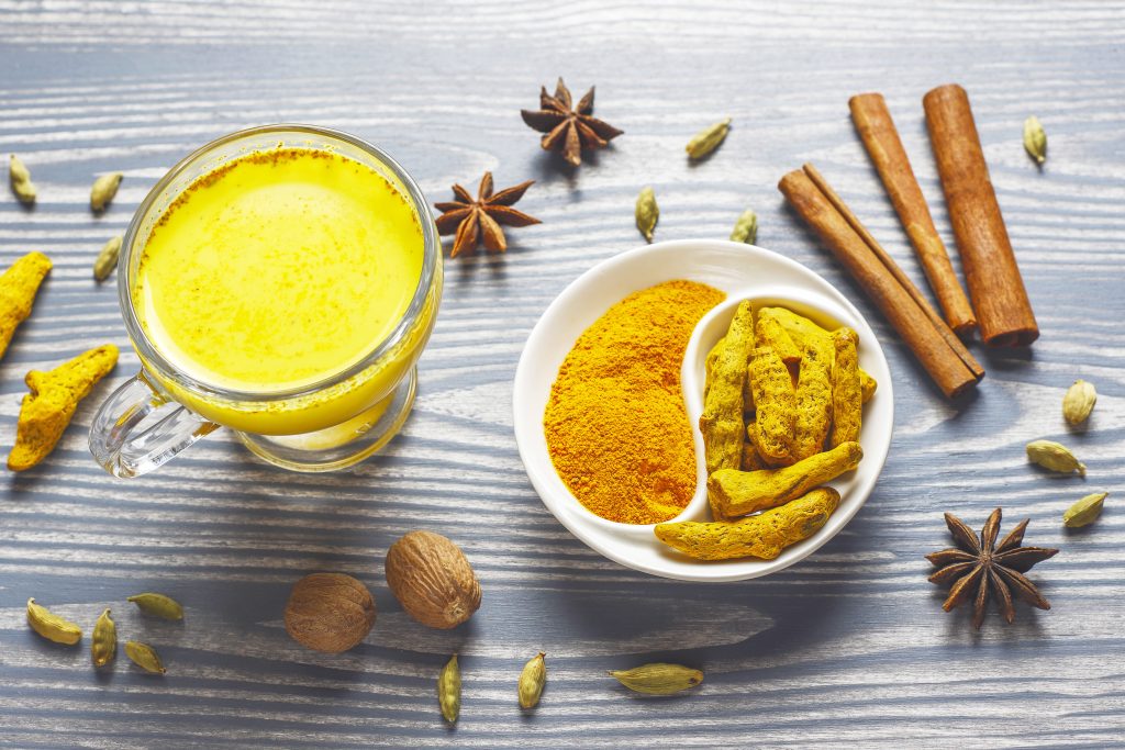 Infusión de jengibre y cúrcuma